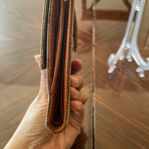 Gucci Wallet Authentic, Tons of storage & Cc slot - Picture 6 of 9